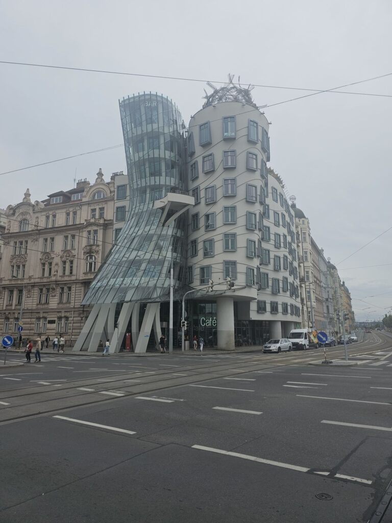 frank gehry dancing house