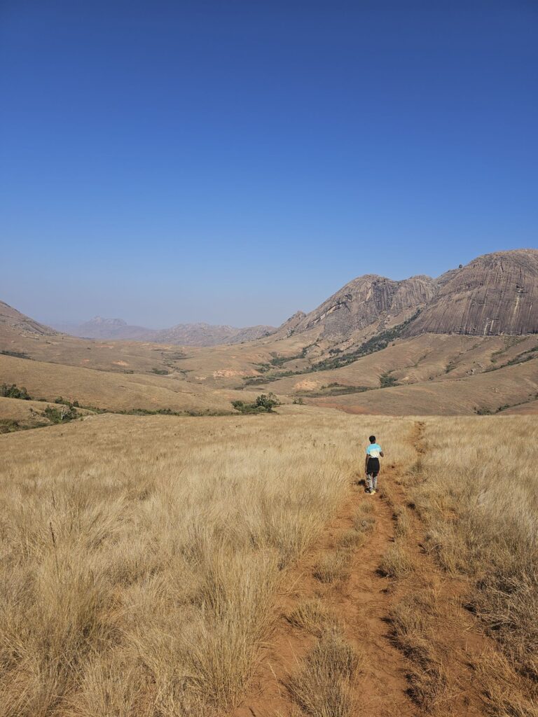 guide tsaranoro valley madagascar