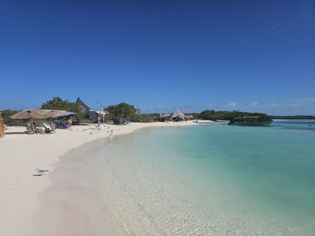 los roques beach