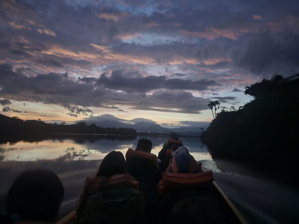 canaima boat trip to salto angel