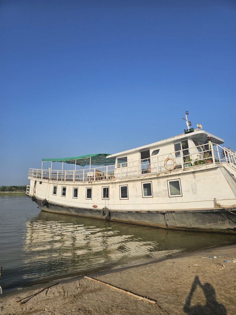 myanmar boat to mingun